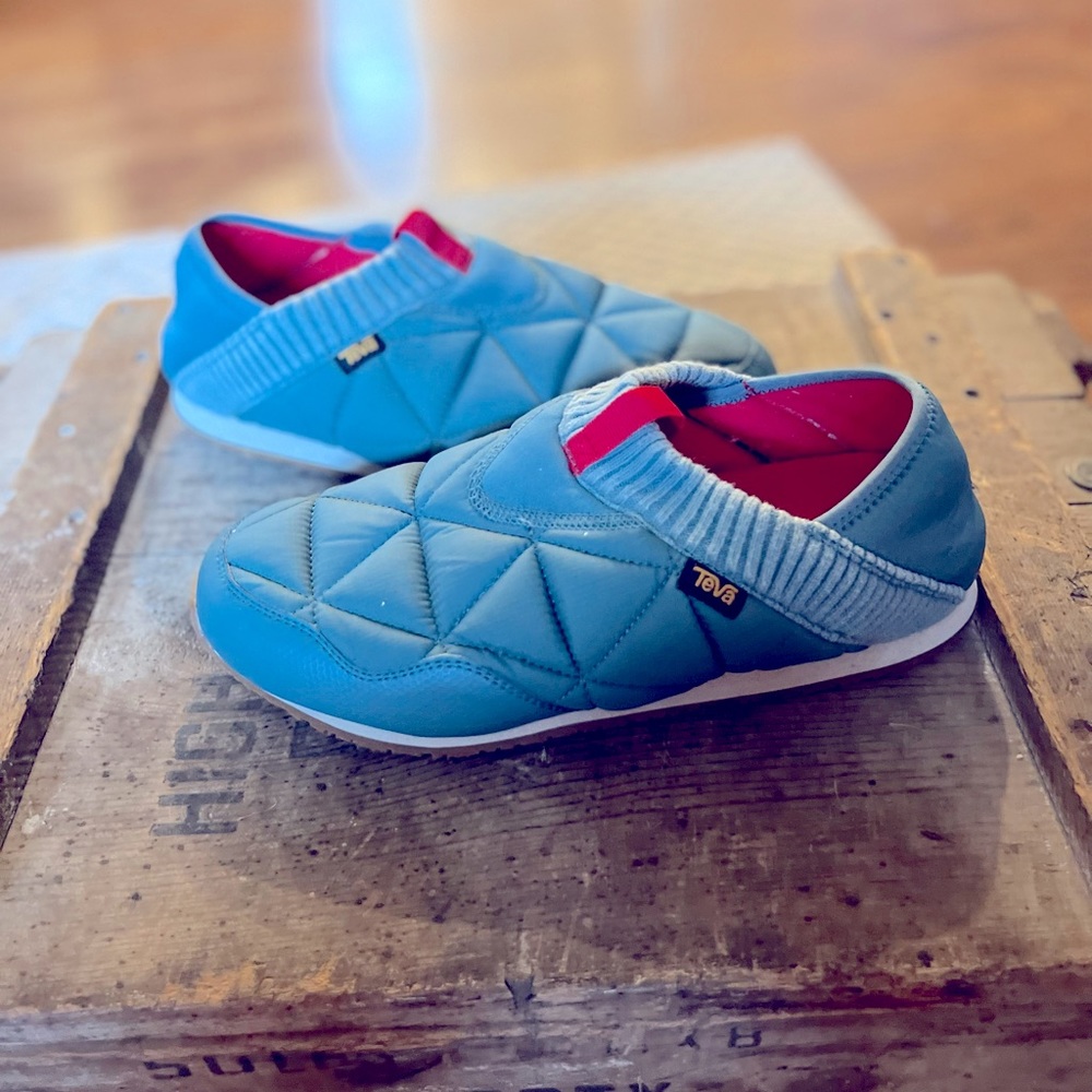 Teva Quilted ReEmber SlipOns Sz 9